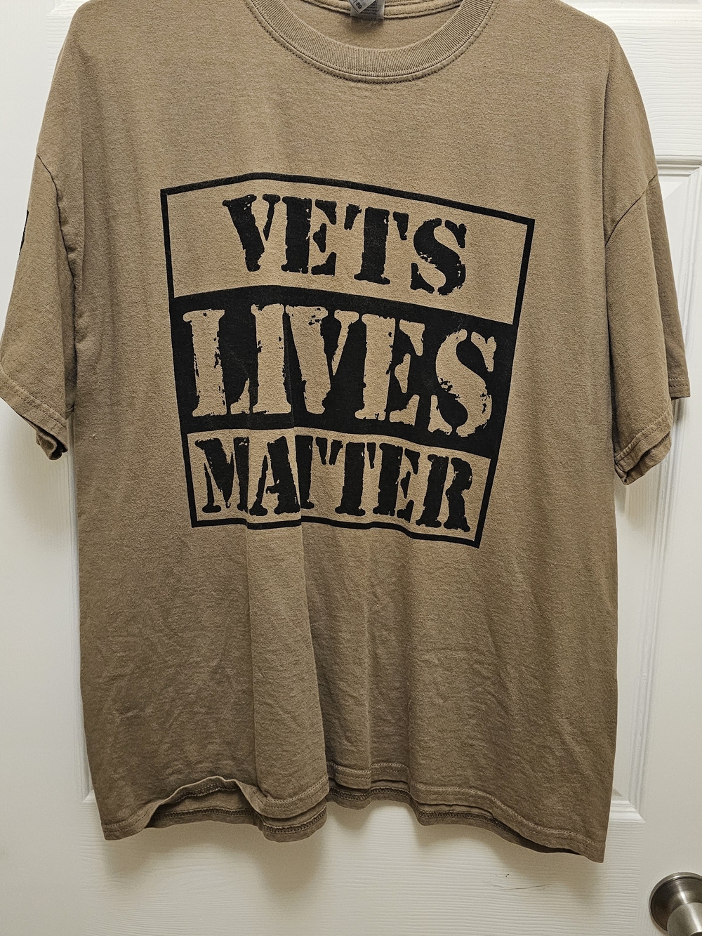 VETS LIVES MATTER Graphic Tee — Brown & Black